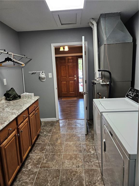 245 S 250th St, Pittsburg, KS 66762 - laundry area with washing machine and dryer, cabinet space, and heating unit