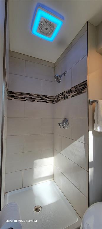 8738 Horton St, Overland Park, KS 66207 - full bathroom with a tile shower and toilet