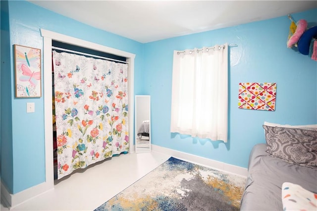 1619 W College St, Independence, MO 64050 - bedroom featuring baseboards