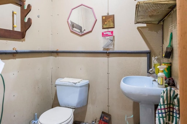 18209 E Moorland St, Pleasant Hill, MO 64080 - bathroom with toilet