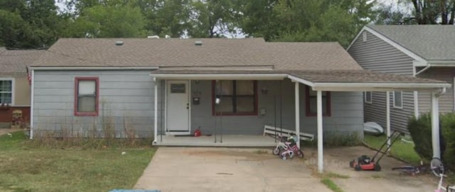 1512 Charles Ave, Osawatomie, KS 66064 - view of front facade featuring a porch