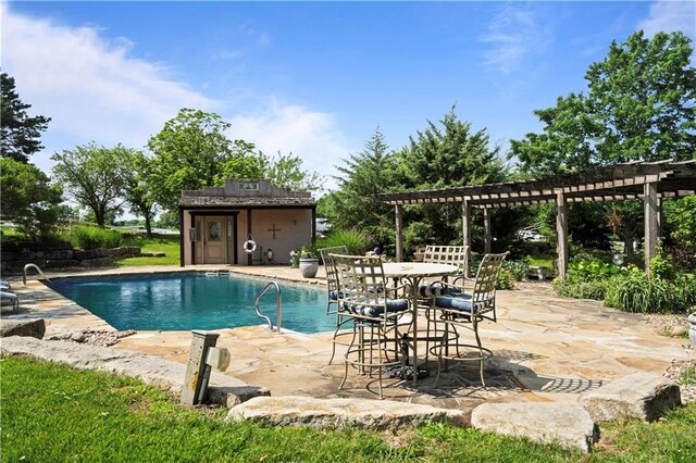 12635 W 183rd St, Overland Park, KS 66013 - swimming pool with a pergola and a patio