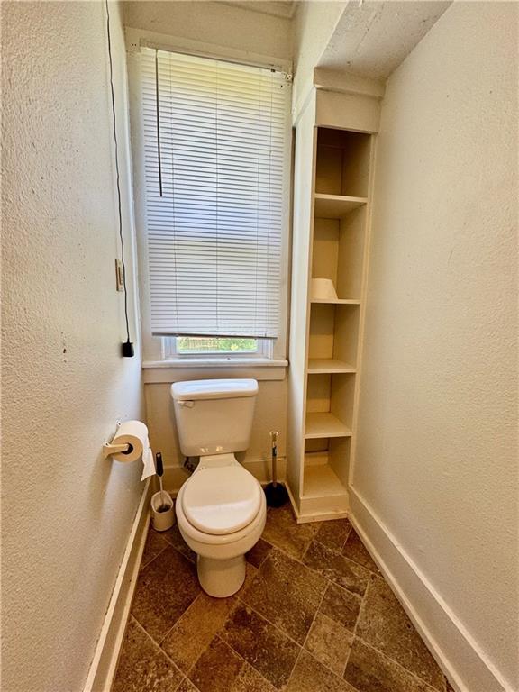 309 W Thompson St, Maryville, MO 64468 - photo 9