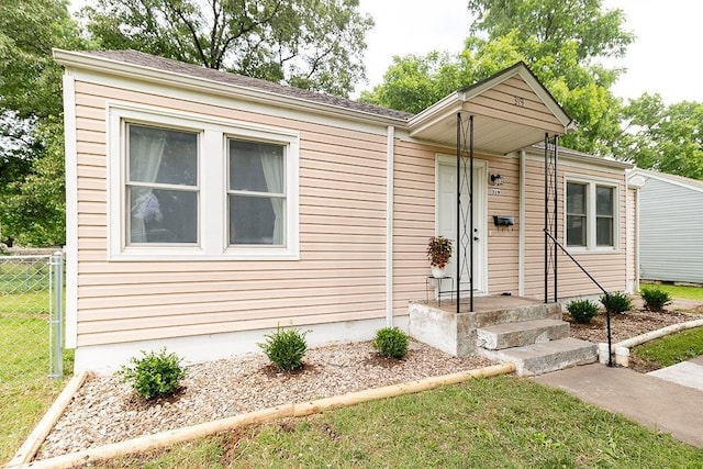 319 E 12th St, Ottawa, KS 66067 - view of front of home