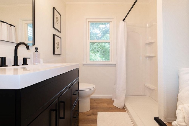 319 E 12th St, Ottawa, KS 66067 - bathroom with vanity, wood finished floors, crown molding, and a shower with shower curtain