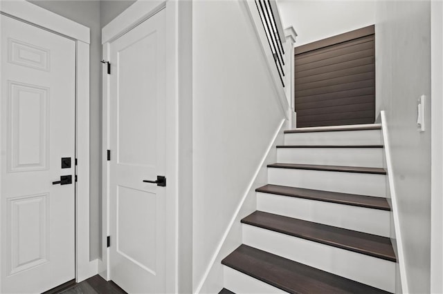 6417 County Road 10508th Rd, Rich Hill, MO 64779 - view of stairs