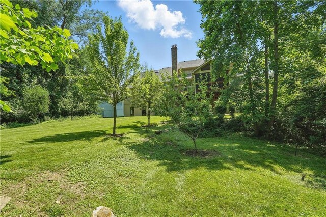 6112 N Mattox Rd, Kansas City, MO 64151 - view of grassy yard