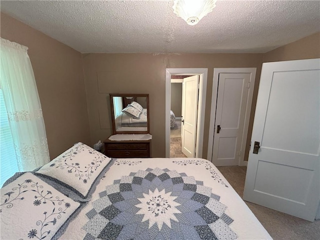 1047 N Lynn St, Nevada, MO 64772 - bedroom featuring carpet flooring and a textured ceiling