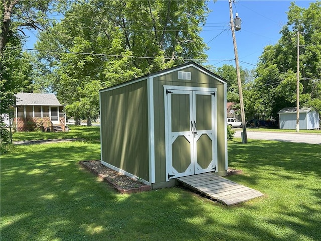 1047 N Lynn St, Nevada, MO 64772 - view of shed