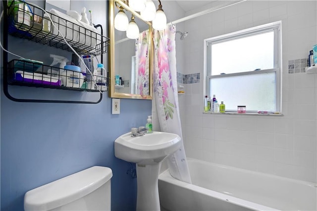 212 Emanuel Cleaver Ii Blvd Unit 2West, Kansas City, MO 64112 - bathroom featuring toilet and shower / bathtub combination with curtain
