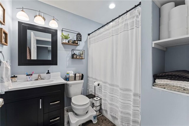 505 S Magdalena St, Concordia, MO 64020 - full bathroom featuring vanity, a shower with curtain, and recessed lighting