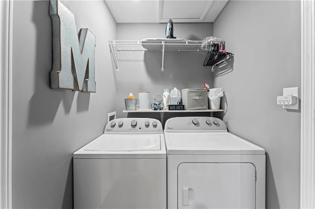 505 S Magdalena St, Concordia, MO 64020 - laundry area featuring washer and dryer