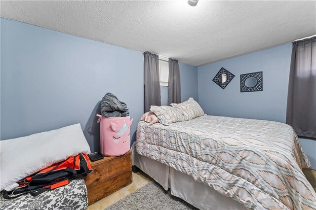 505 S Magdalena St, Concordia, MO 64020 - bedroom featuring a textured ceiling