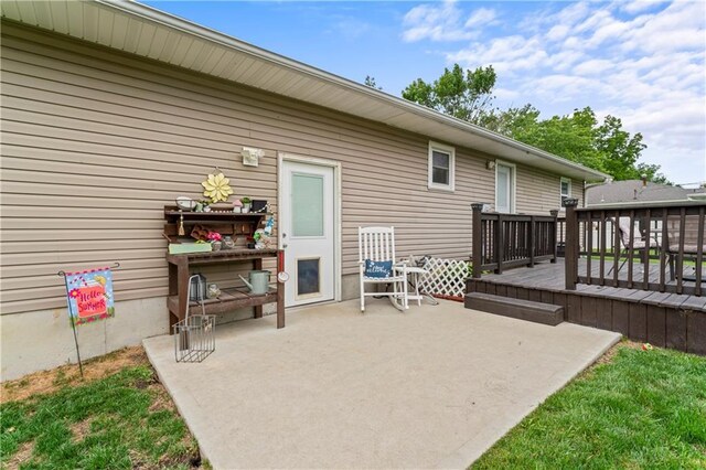 505 S Magdalena St, Concordia, MO 64020 - deck featuring a patio