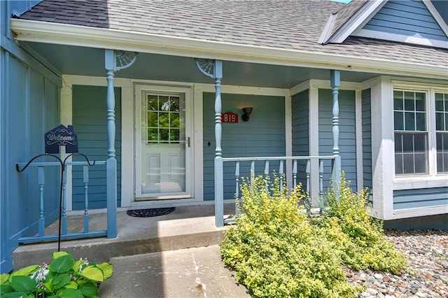 819 N Arroyo Dr, Olathe, KS 66061 - property entrance with a shingled roof and covered porch