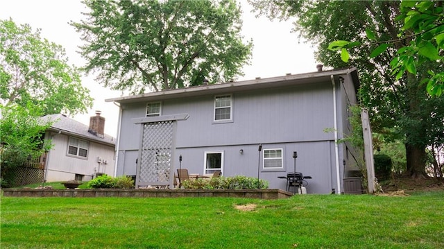 413 Quail Trl, Warrensburg, MO 64093 - rear view of property featuring a yard