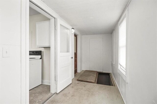 414 Dickinson Rd, Independence, MO 64050 - hallway with washer / clothes dryer and baseboards