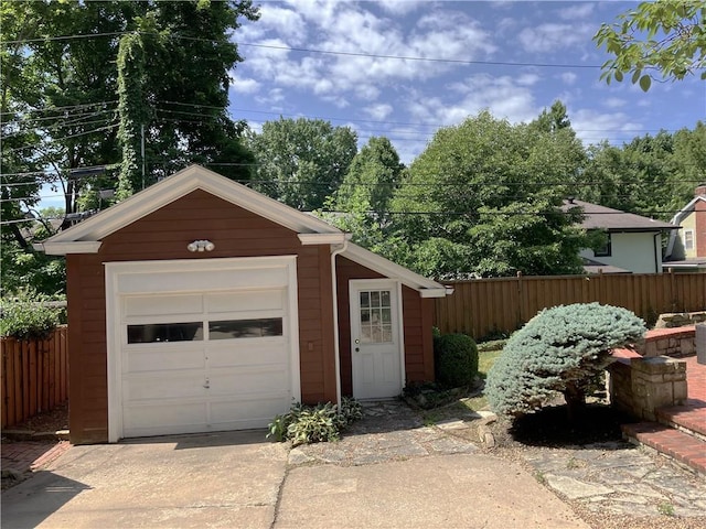207 W 66th St, Kansas City, MO 64113 - detached garage with driveway
