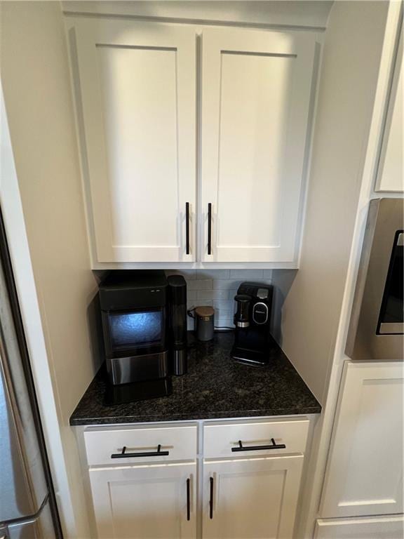 2321 Dovecott Dr, Kearney, MO 64060 - bar area with backsplash
