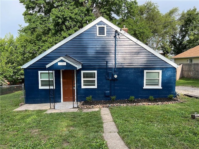 7104 N Cherry St, Gladstone, MO 64118 - bungalow-style home featuring concrete block siding