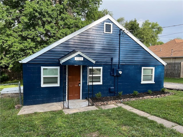 7104 N Cherry St, Gladstone, MO 64118 - view of front of home featuring concrete block siding