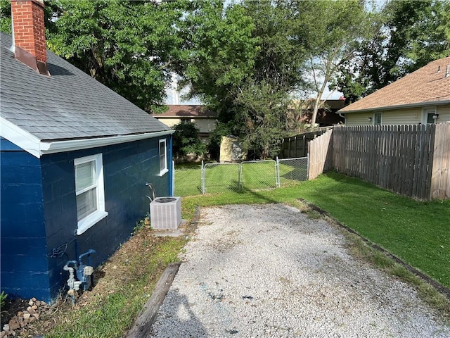 7104 N Cherry St, Gladstone, MO 64118 - view of yard