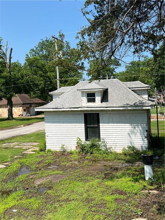 403 N Lincoln St, Erie, KS 66733 - photo 21