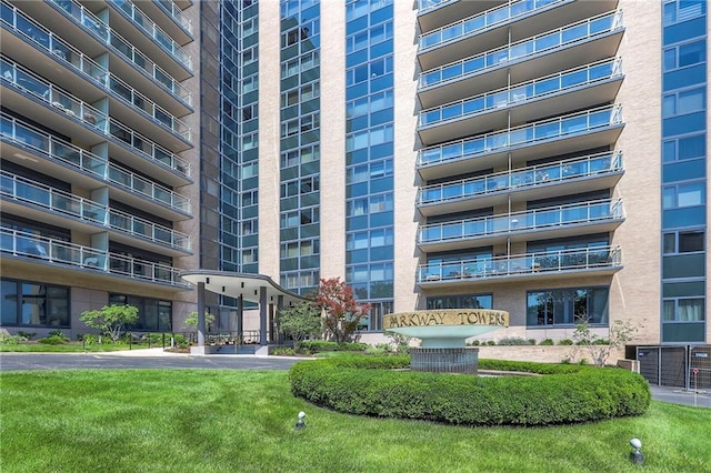 4545 Wornall Rd Unit 1009, Kansas City, MO 64111 - view of apartment building / complex