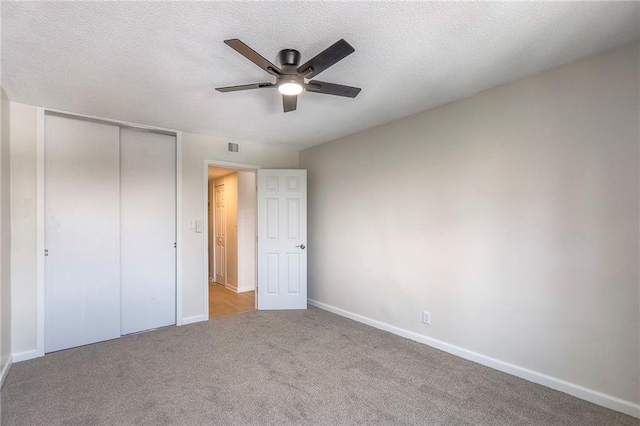 4545 Wornall Rd Unit 1009, Kansas City, MO 64111 - unfurnished bedroom featuring carpet flooring, a closet, ceiling fan, and a textured ceiling