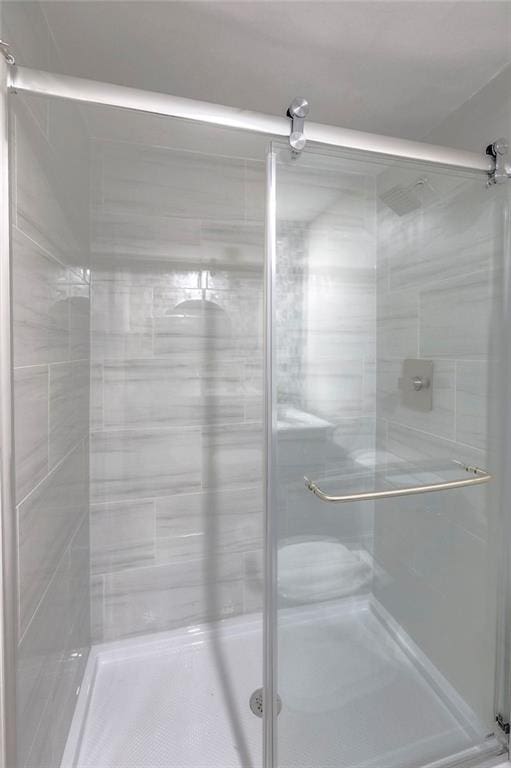 4545 Wornall Rd Unit 1009, Kansas City, MO 64111 - bathroom featuring a shower stall