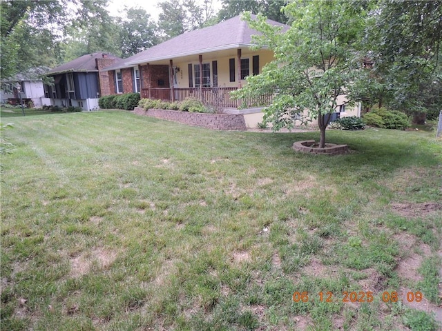 326 Virginia Rd, Excelsior Springs, MO 64024 - single story home with covered porch and a front yard