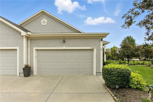 22802 W 72nd Ter, Shawnee, KS 66227 - garage with driveway