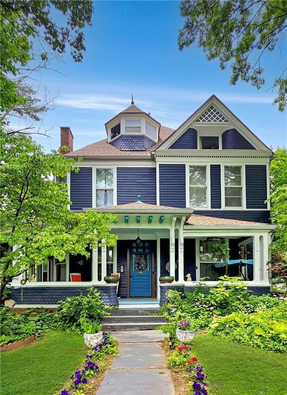 615 N Jefferson St, Carrollton, MO 64633 - victorian-style house featuring covered porch and a chimney