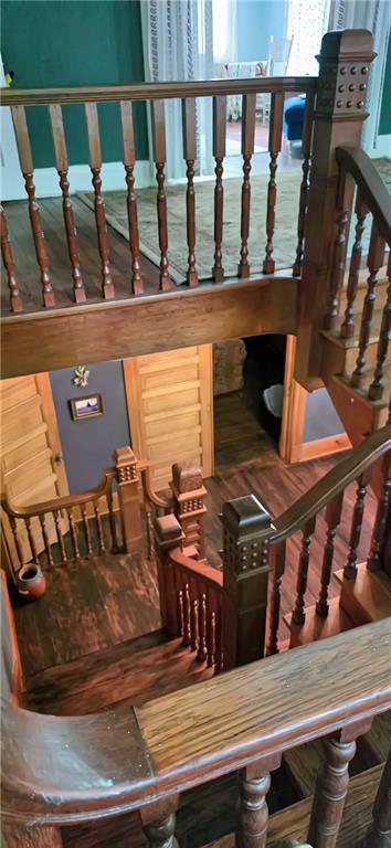 615 N Jefferson St, Carrollton, MO 64633 - view of stairs