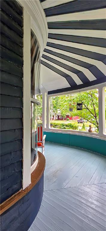 615 N Jefferson St, Carrollton, MO 64633 - view of porch