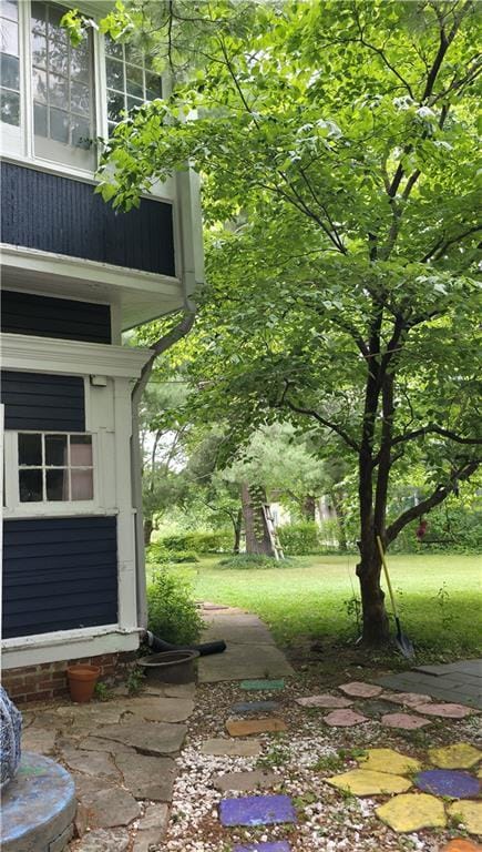 615 N Jefferson St, Carrollton, MO 64633 - view of yard