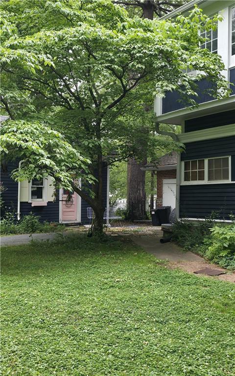 615 N Jefferson St, Carrollton, MO 64633 - view of grassy yard with a garage