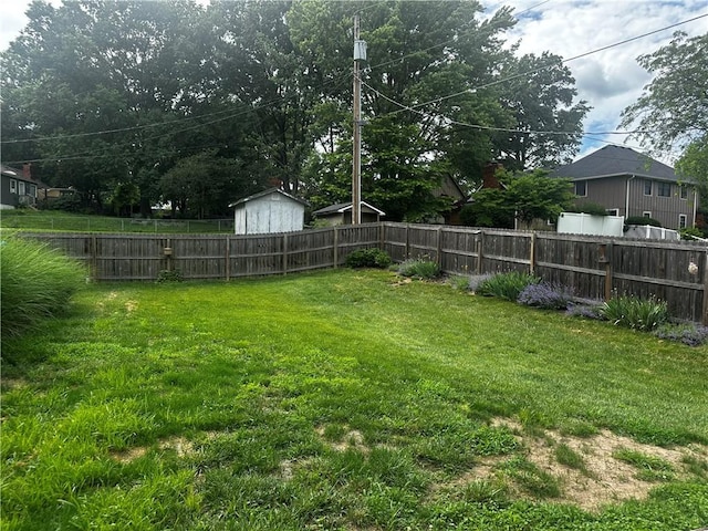 1902 Snowdrop Cir, Liberty, MO 64068 - view of yard