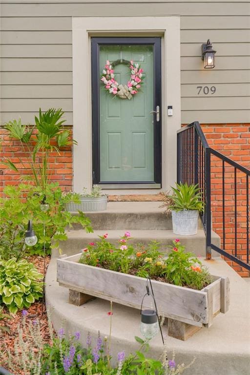 709 S 9th St, Louisburg, KS 66053 - entrance to property