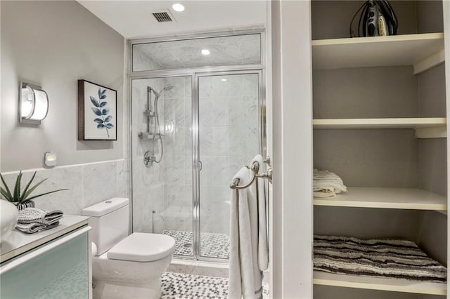 4545 Wornall Rd Unit Le4, Kansas City, MO 64111 - full bathroom featuring tile walls, a stall shower, and recessed lighting