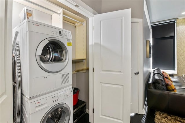 4545 Wornall Rd Unit Le4, Kansas City, MO 64111 - laundry area featuring stacked washer and clothes dryer