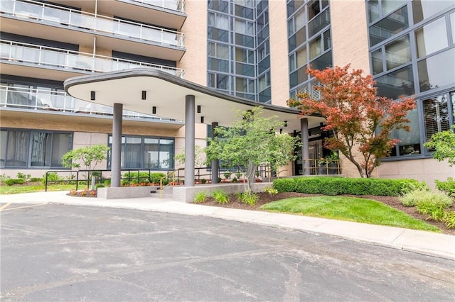 4545 Wornall Rd Unit Le4, Kansas City, MO 64111 - view of apartment building / complex