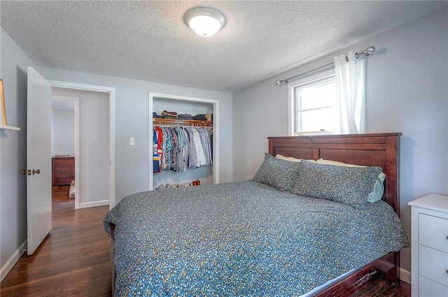 11325 W 54th St, Shawnee, KS 66203 - bedroom with dark wood finished floors, a textured ceiling, and a closet