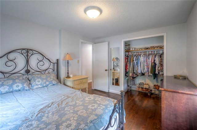 11325 W 54th St, Shawnee, KS 66203 - bedroom featuring a closet, wood finished floors, and a textured ceiling