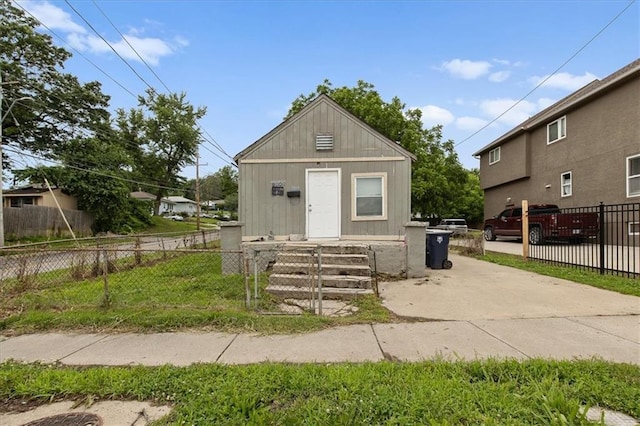 1646 Bennington Ave, Kansas City, MO 64126 - view of front of house featuring a fenced front yard