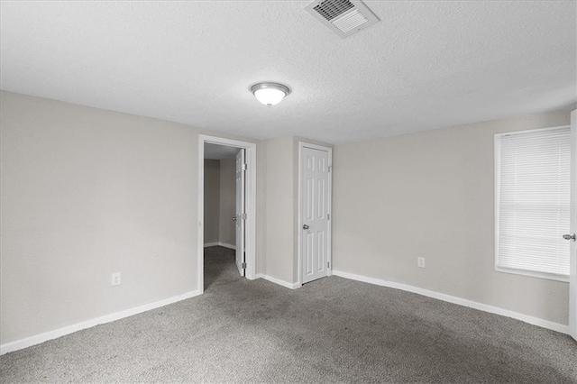 1646 Bennington Ave, Kansas City, MO 64126 - carpeted empty room featuring a textured ceiling and baseboards