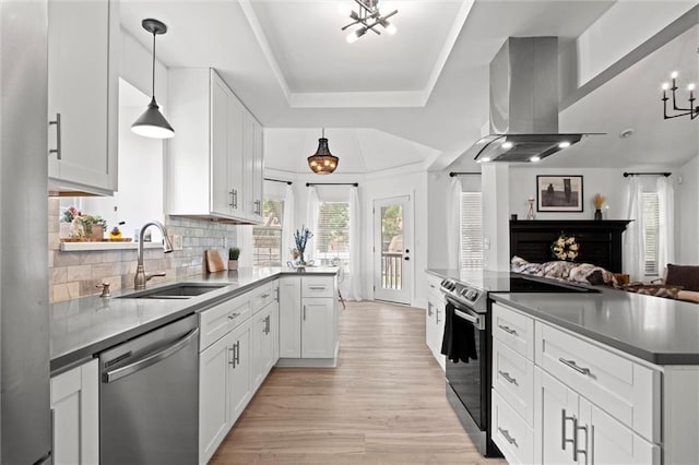 2421 NW Acorn Dr, Blue Springs, MO 64014 - kitchen featuring stainless steel appliances, ventilation hood, a chandelier, a tray ceiling, and open floor plan
