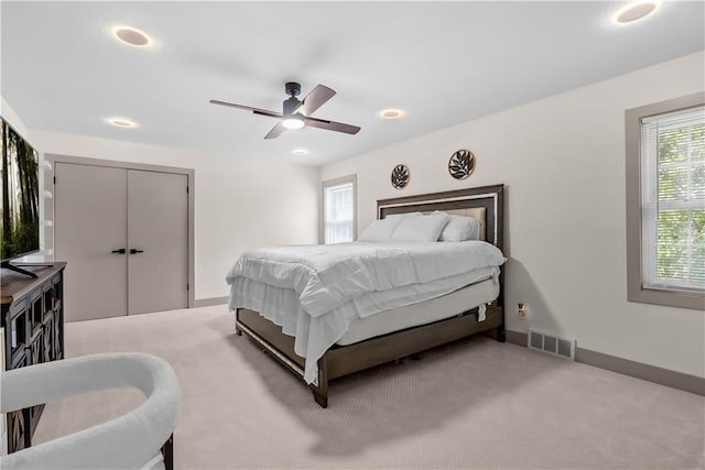 6101 E 107th St, Kansas City, MO 64134 - bedroom with light colored carpet, ceiling fan, and recessed lighting
