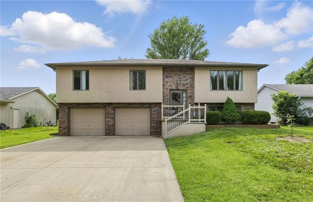 212 Sellman St, Warrensburg, MO 64093 - split foyer home featuring an attached garage, brick siding, and a front lawn