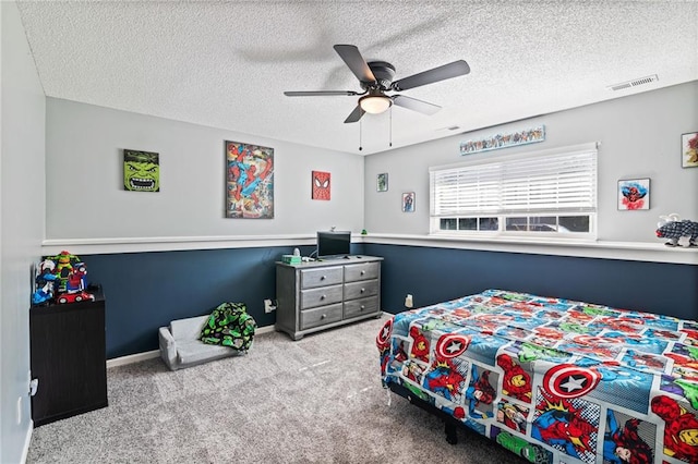 4416 Broadway Ter, Leavenworth, KS 66048 - carpeted bedroom featuring a textured ceiling and a ceiling fan